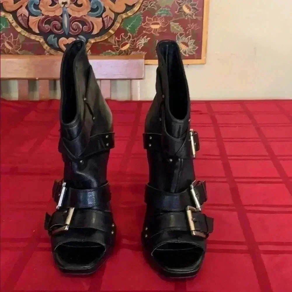 Aldo leather heels.